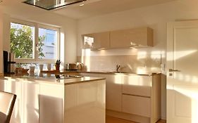 Luxus-Ferienwohnung mit Kamin und Seeblick